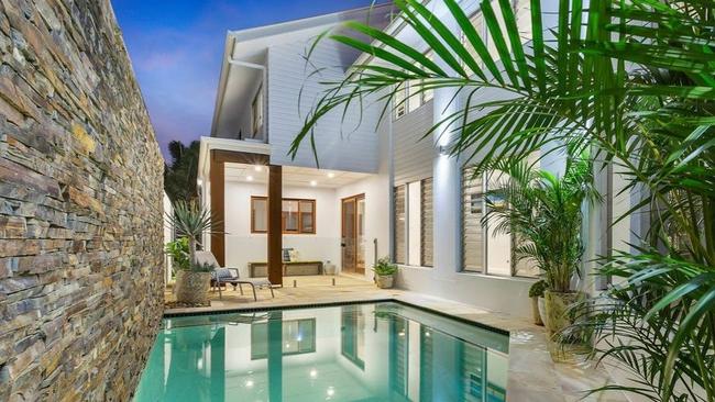 This gorgeous Tweed Coast home has a new designer kitchen.