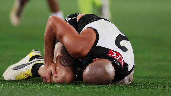 ADELAIDE, AUSTRALIA - APRIL 26: Sam Powell-Pepper of the Power is injures his knee during the 2024 AFL Round 07 match between the Port Adelaide Power and the St Kilda Saints at Adelaide Oval on April 26, 2024 in Adelaide, Australia. (Photo by James Elsby/AFL Photos via Getty Images)