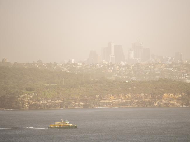 Dust storm sweeps across Sydney. Photo Jeremy Piper