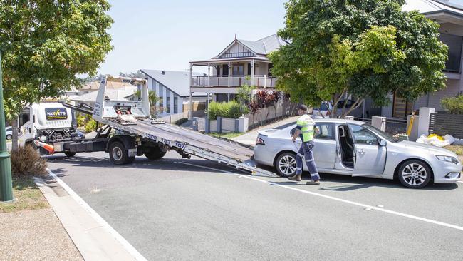 Car towed from scene where Queensland Police investigating death at The Promenade, Springfield Lakes on Sunday. (AAP Image/Richard Walker)