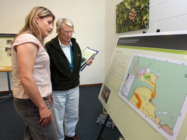 Priscilla Park discussing issues affecting bird life with marine biologist Karen Parsons. Picture: Leigh Winburn