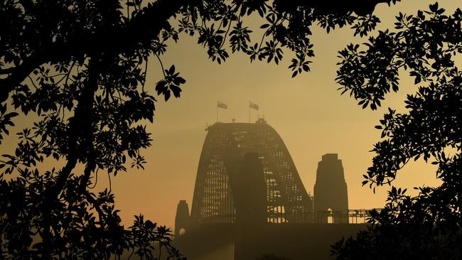 Thick smoke blankets Sydney Harbour earlier this year. (AAP Image/Dean Lewins)