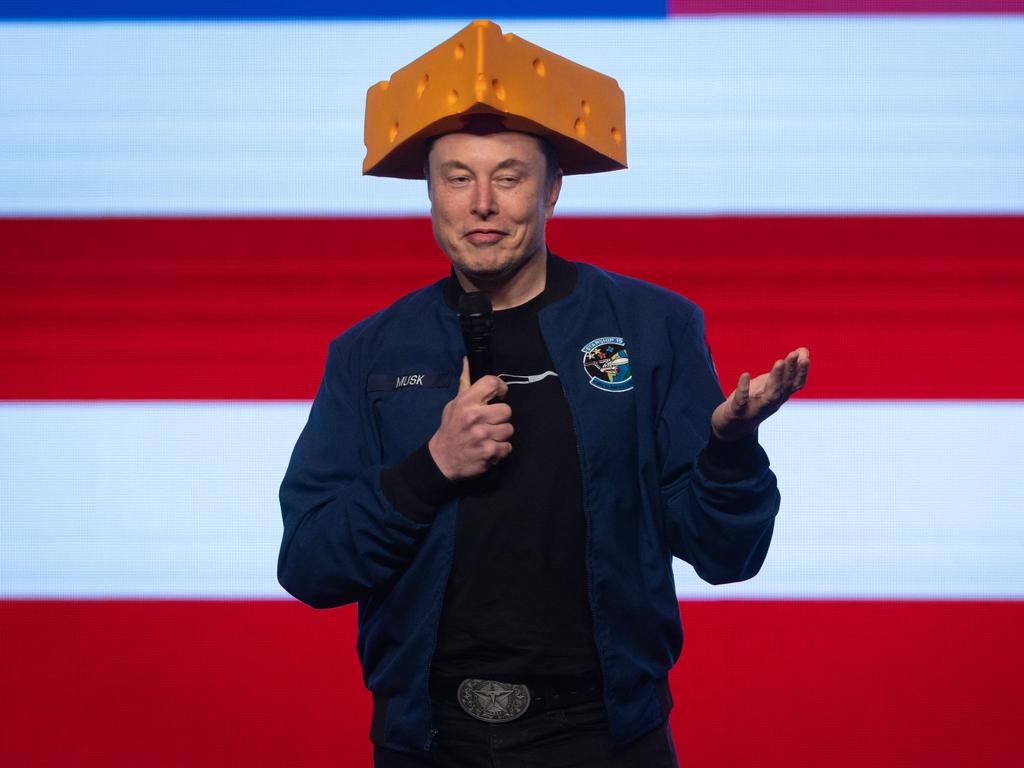 Billionaire businessman Elon Musk arrives for a town hall wearing a cheesehead hat at the KI Convention Centre in Green Bay, Wisconsin. Picture: Getty Images via AFP