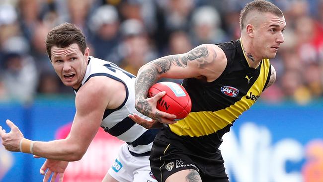 Dustin Martin beats Patrick Dangerfield to the footy in Round 21.