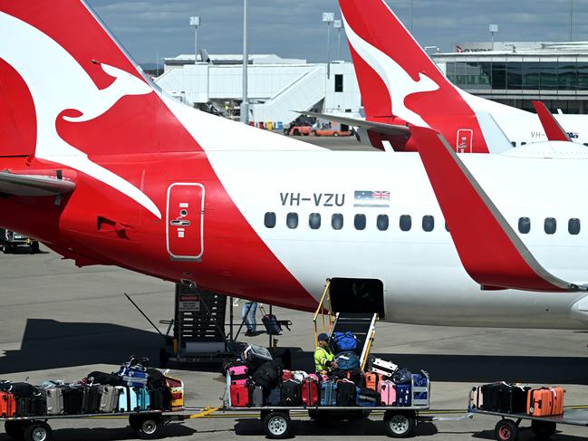 BRISBANE, AUSTRALIA - NewsWire Photos - AUGUST 11, 2022. Qantas baggage handlers at work at Brisbane airport. Industrial action will start at Qantas and budget offshoot Jetstar by the end of August amid an escalating fight over pay with its licensed engineers.Picture: NCA NewsWire / Dan Peled