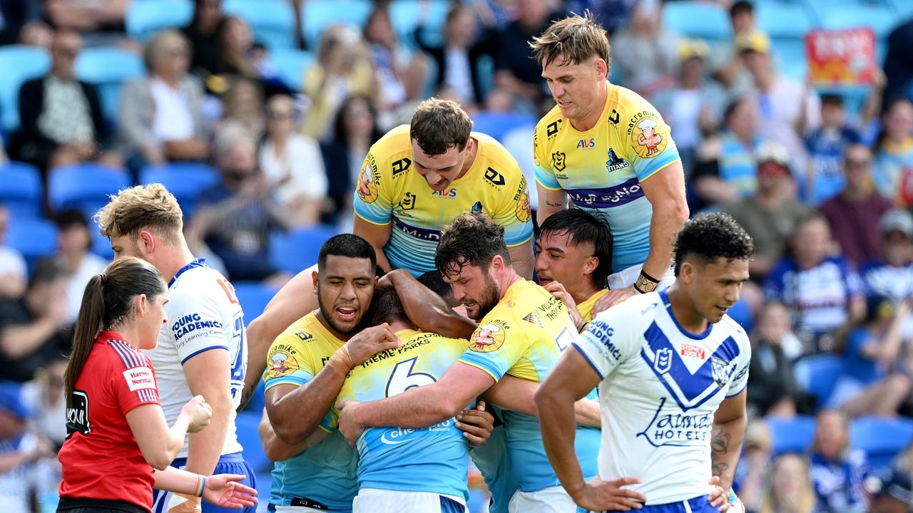 GOLD COAST, AUSTRALIA - SEPTEMBER 03: Referee Kasey Badger (L) awards the try as Kieran Foran of the Titans is congratulated by team mates after scoring a try during the round 27 NRL match between the Gold Coast Titans and Canterbury Bulldogs at Cbus Super Stadium on September 03, 2023 in Gold Coast, Australia. (Photo by Bradley Kanaris/Getty Images)