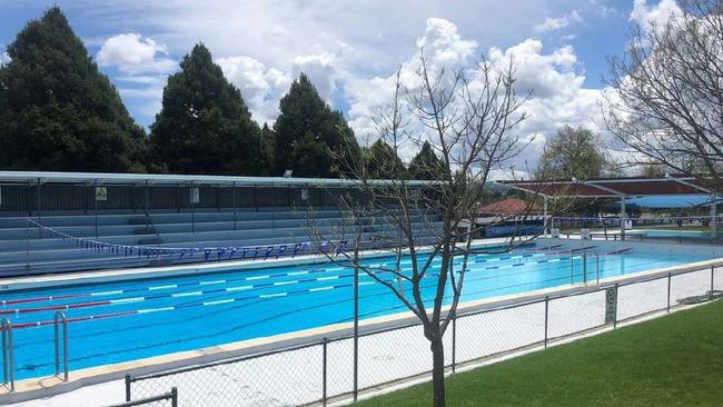 The existing Tenterfield Memorial War Bath.