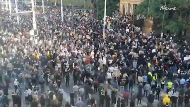 Timelapse shows protesters flocking to Town Hall for Black Lives Matter ...