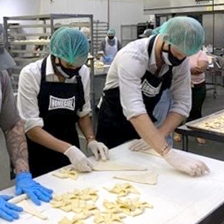 The royal pair volunteered alongside ex-gang members at a Los Angeles bakery that provides food to vulnerable seniors and youths. Picture: Twitter.