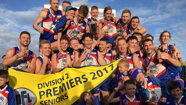 North Heidelberg celebrates its 2017 Northern Football League premiership win. Photo via @northernfl