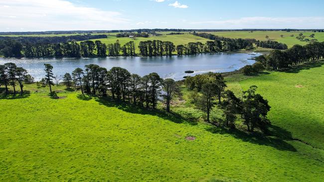 Existing infrastructure at the property includes a three-stand woolshed, complete with bugle sheep yards and heavy duty steel cattle yards, while machinery and implement shedding plus divisional fencing is in impressive working order.