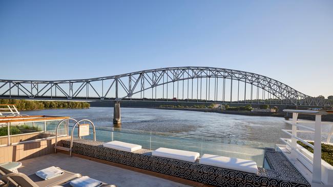 The Viking Mississippi’s sun terrace, with infinity plunge pool.