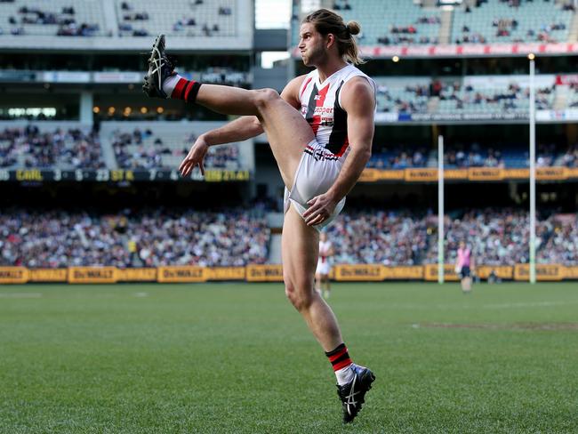 Josh Bruce kicks at goal against Carlton. Photo: Michael Klein