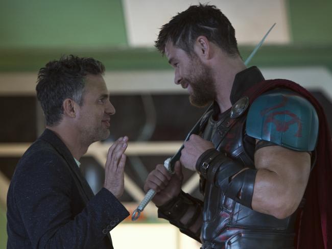 Scene from Marvel Studios' film THOR: RAGNAROK.L to R: Bruce Banner/Hulk (Mark Ruffalo) and Thor (Chris Hemsworth) are reunited on Sakaar.Photo: Jasin Boland. ©Marvel Studios 2017