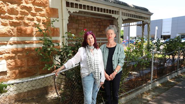 Jen Byrne and Joanna Bells in front of the historic villa, which they were rallying to save from demolition. Picture: Tait Schmaal