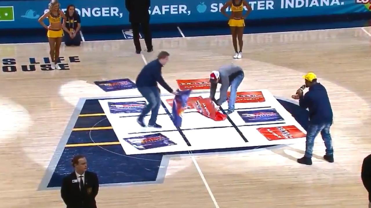 Spectators in Indianapolis ruin the fine game of Tic Tac Toe