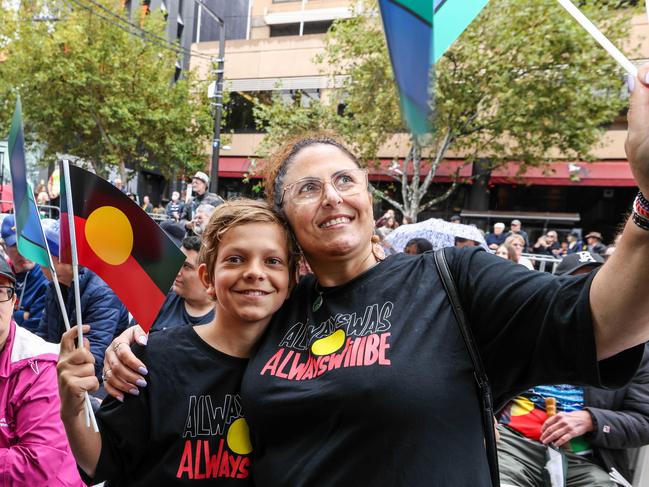 ADV NEWSVoice  State CeremonyLori Plastow (0411241139)and her son OliverImage/Russell Millard Photography