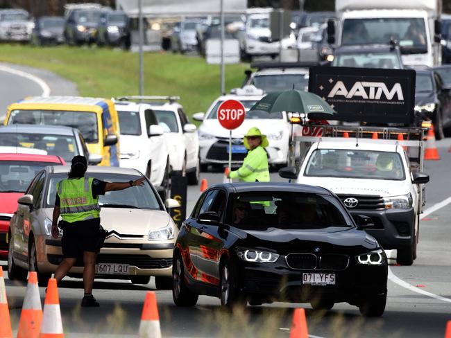 GOLD COAST, AUSTRALIA - NewsWire Photos JANUARY 6 2021: Police check cars at the NSW and Queensland border at Stuart Street on the Gold Coast. Picture: NCA NewsWire / Steve Holland