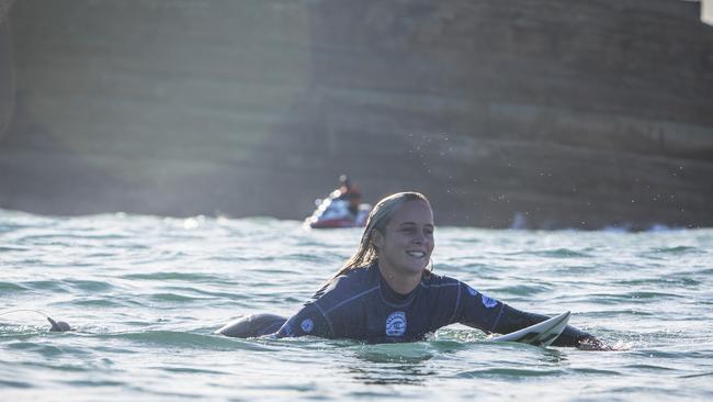 Women in sport: Isabella Nichols surfing world title, Mick Fanning ...