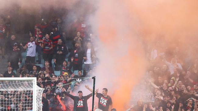 <a capiid="427b426104e74150d84fa89435923c06" class="capi-video">Bozza unloads on fan flares</a>
                     Wanderers supporters set of a flare in the crowd as they celebrate a goal.