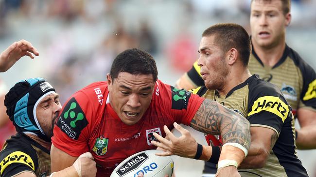 Tyson Frizell (centre) of the Dragons is tackled by Jamie Soward (left) and Will Smith of the Panthers during the round 4 NRL match between the St George Illawarra Dragons and the Penrith Panthers at WIN Stadium in Wollongong on Sunday, March 27, 2016. (AAP Image/Paul Miller) NO ARCHIVING, EDITORIAL USE ONLY