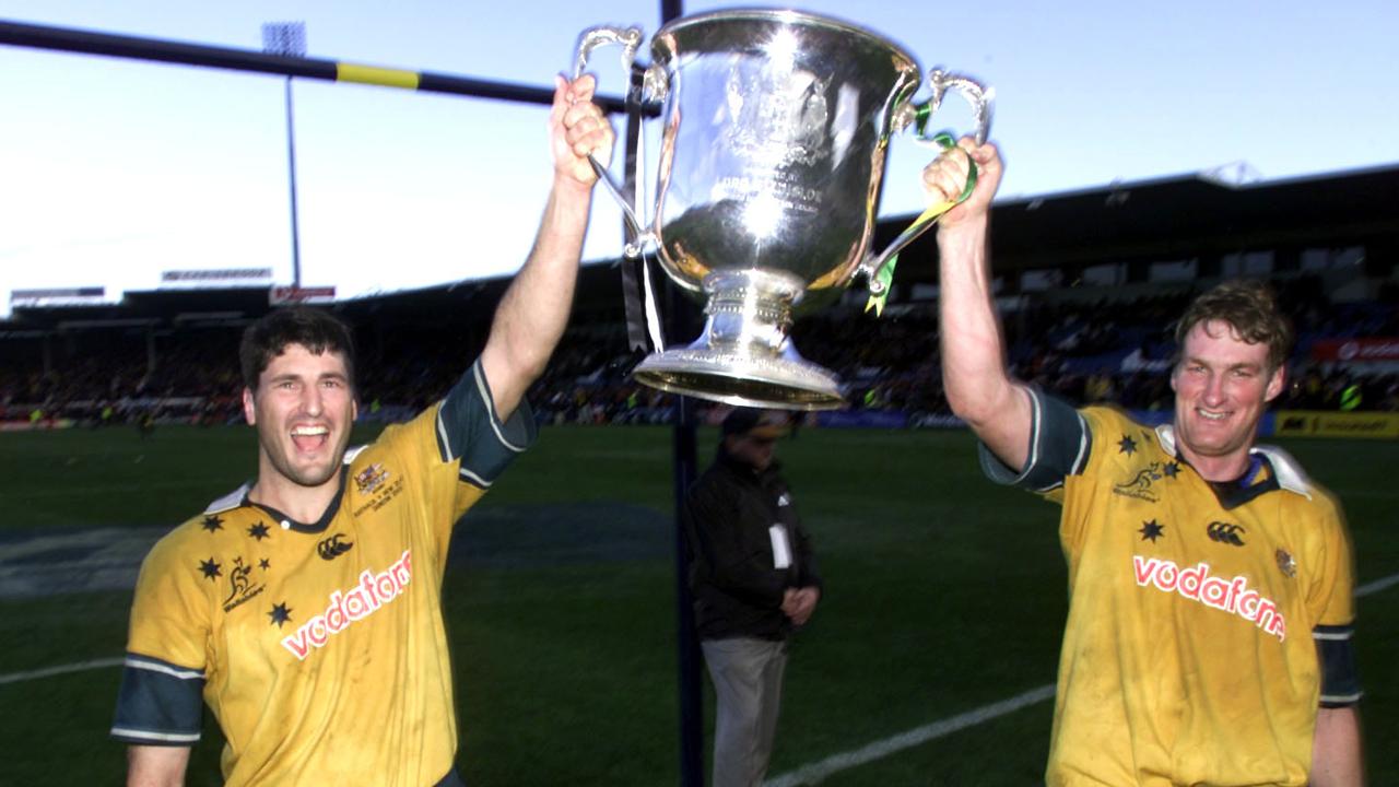 John Eales and Justin Harrison of Australia with the Bledisloe Cup.