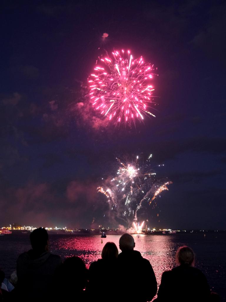 Geelong New Year’s Eve fireworks: pictures, photos | Geelong Advertiser