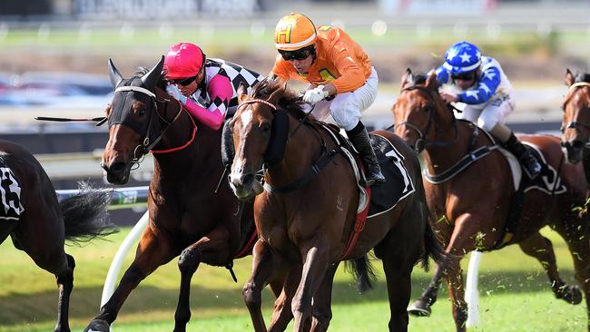 Jockey Jeff Lloyd (centre).