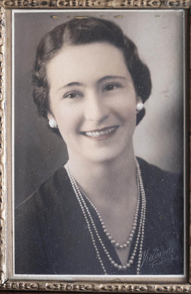 A framed photo of a 29-year-old Beryl Schloss.