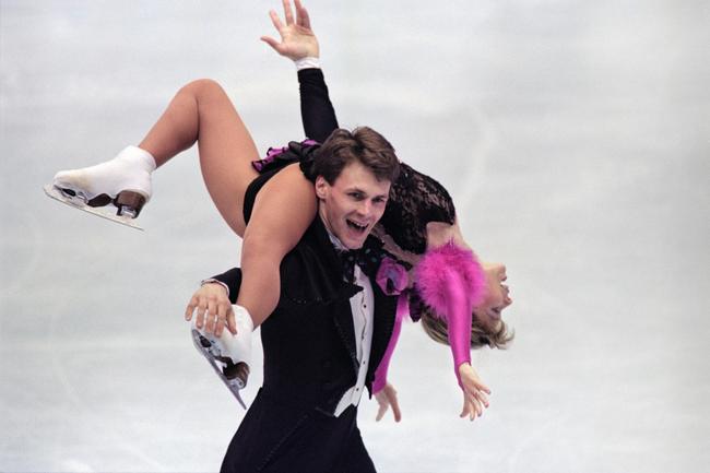 Russian pairs figure skaters Vadim Naumov and Evgenia Shishkova, shown in their their free program routine on the way to the 1994 world pairs title, were among those in the figure skating community aboard a Washington plane that crashed without survivors, The Skating Club of Boston said