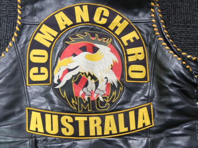 A Comanchero bikie has erupted in court attacking his co-accused and sparking wild scenes while being sentenced.