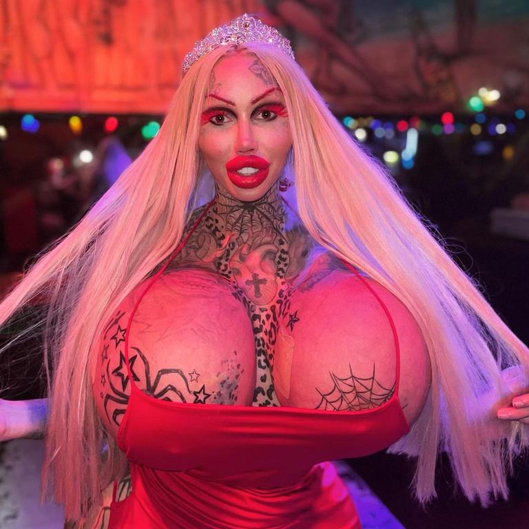 The Canadian influencer was celebrating her birthday in West Hollywood with friends when she copped the hefty Airbnb bill. Picture: Instagram/1800leavemaryalone