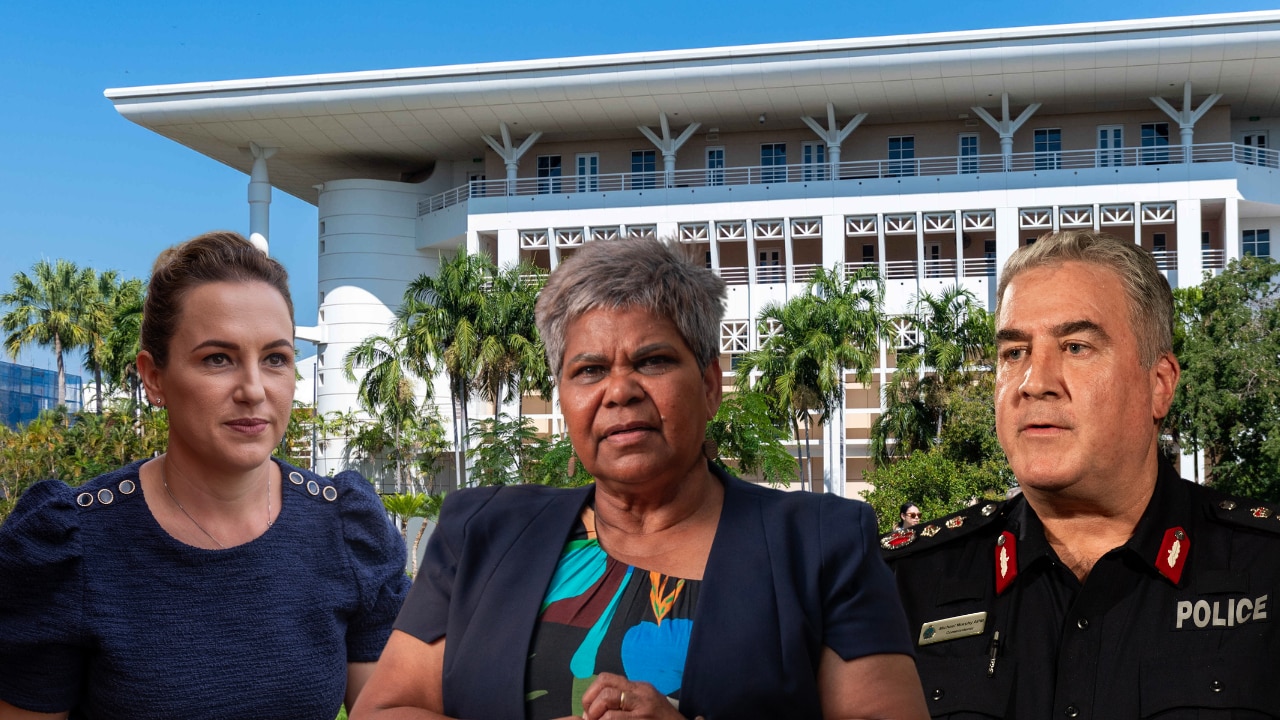 Lingiari MP Marion Scrymgour (centre) says public servants are "in fear" of saying the wrong thing and has claimed contacting Police Commissioner Michael Murphy has also become more difficult.