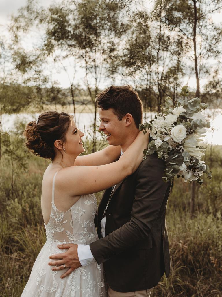 Sarah and Jordon Waters celebrated their wedding with family and friends at Reflections at Cooby on November 27, 2021. Photo: Tessa Cox Photography.