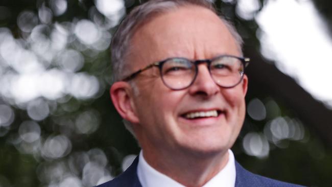 FEDERAL ELECTION TEAM 2022. LABOR BUS TOUR 19/5/22Federal Labor leader Anthony Albanese pictured in Brisbane electorate of Dixon with Labor candidate Ali France today.  Picture: Sam Ruttyn