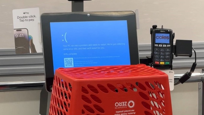 Coles supermarket service machines also not operating due to global outage. Staff telling customers they are only accepting cash. Picture: X