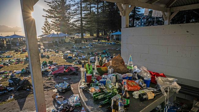 Rubbish clean up after a hectic Christmas party at Bronte Beach, Sydney, Picture: NewsWire / Flavio Brancaleone