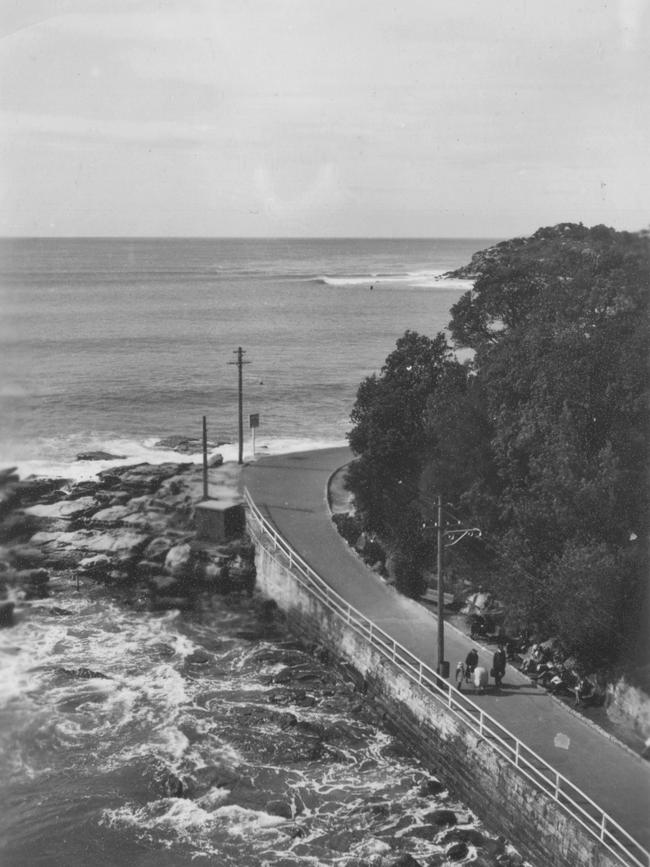 Marine Parade between Manly Beach and Fairy Bower. Photo Northern Beaches Library