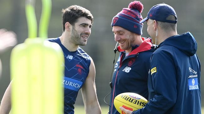 MELBOURNE, AUSTRALIA – SEPTEMBER 06: Demons head coach Simon Goodwin talks to Christian Petracca of the Demons during a Melbourne Demons AFL training session at Casey Fields on September 06, 2022 in Melbourne, Australia. (Photo by Quinn Rooney/Getty Images)