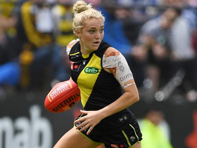 MELBOURNE, AUSTRALIA - NOVEMBER 12: Jess Hosking of the Tigers in action during the 2022 S7 AFLW First Semi Final match between the Richmond Tigers and the North Melbourne Kangaroos at Swinburne Centre on November 12, 2022 in Melbourne, Australia. (Photo by Felicity Elliott/AFL Photos via Getty Images)