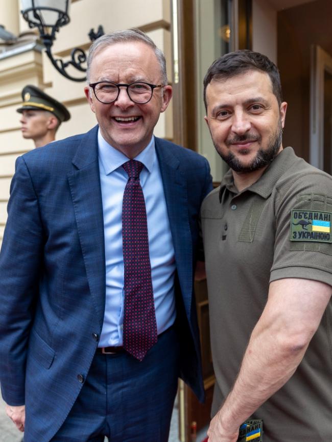 Prime Minsiter Anthony Albanese meets with Ukraine President Volodymyr Zelensky in 2022.