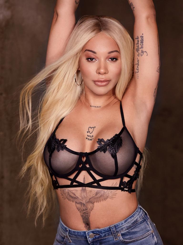 Model Munroe Bergdorf blasts Victoria's Secret over anti-transgender claims