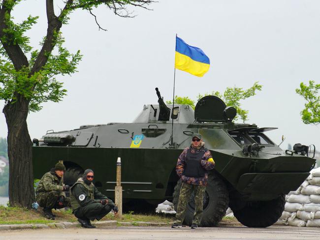 Ukrainian security forces guard a checkpoint outside the southern city of Mykolayiv on May 9, 2014.