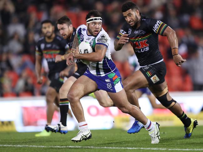 Warriors Jazz Tevaga makes a break during the Penrith v Warriors NRL match at Penrith Stadium, Penrith. Picture: Brett Costello