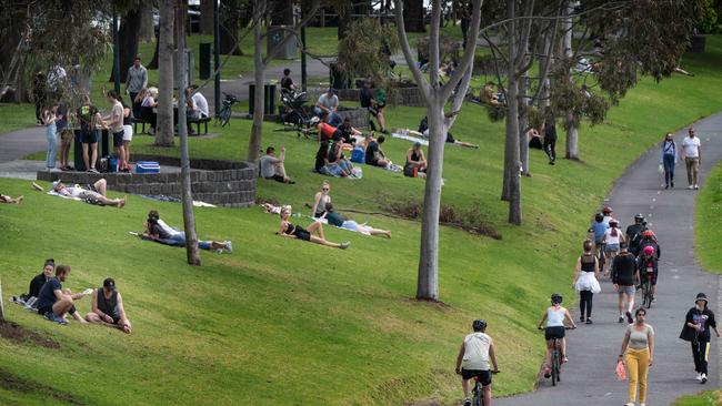 Crowds along the Yarra in Melbourne during lockdown. Picture: Tony Gough