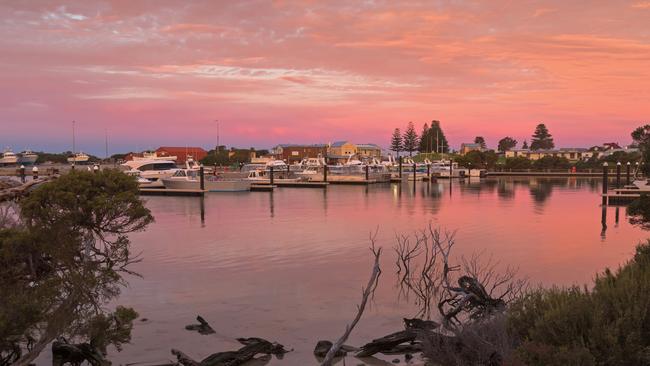 View from Robe Marina Boardwalk. Image: iStock.