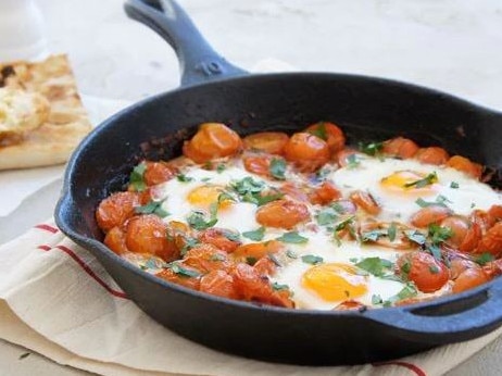 The mouth-watering spicy tomato baked eggs.