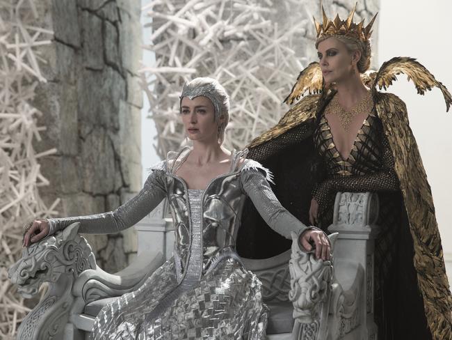 Charlize Theron and Emily Blunt in The Huntsman: Winter's War.