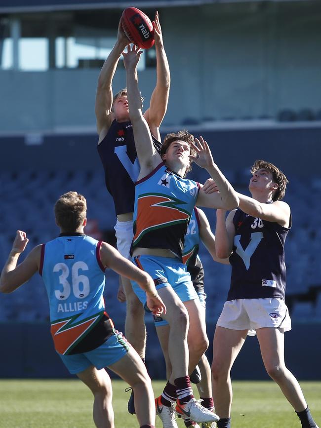 Fischer McAsey in action for Vic Metro. Picture: Dylan Burns/AFL Photos via Getty Images