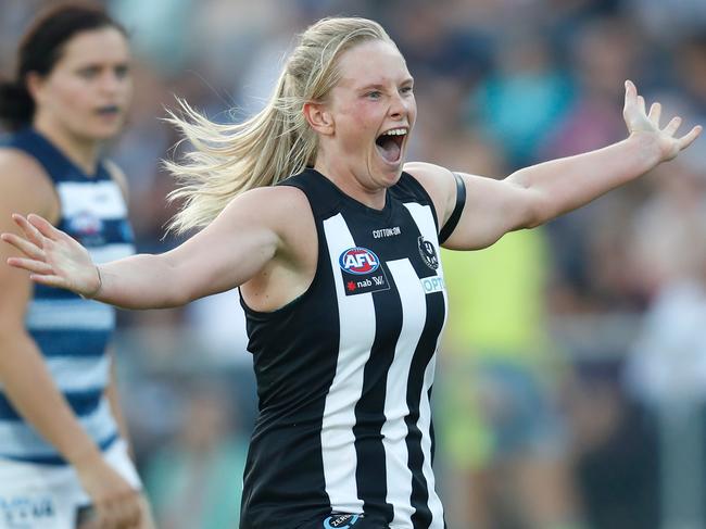 GEELONG, AUSTRALIA - FEBRUARY 02: Sarah D'Arcy of the Magpies celebrates a goal during the 2019 NAB AFLW Round 01 match between the Geelong Cats and the Collingwood Magpies at GMHBA Stadium on February 02, 2019 in Geelong, Australia. (Photo by Michael Willson/AFL Media/Getty Images)